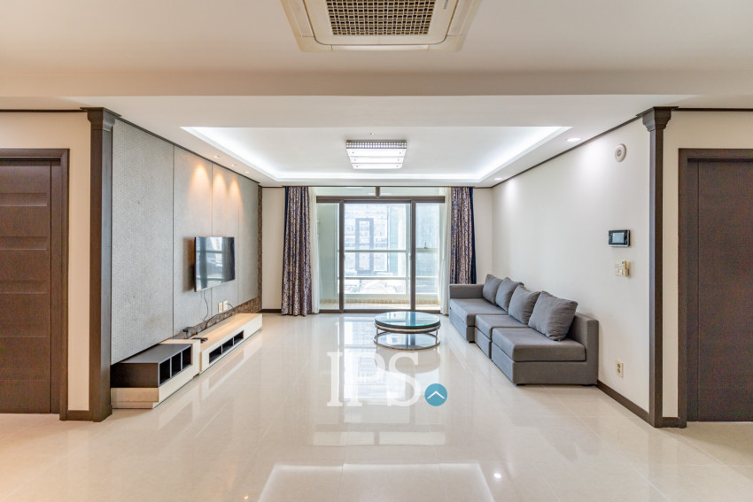 3 Bedroom Condo For Sale - De Castle Royal, BKK1, Phnom Penh