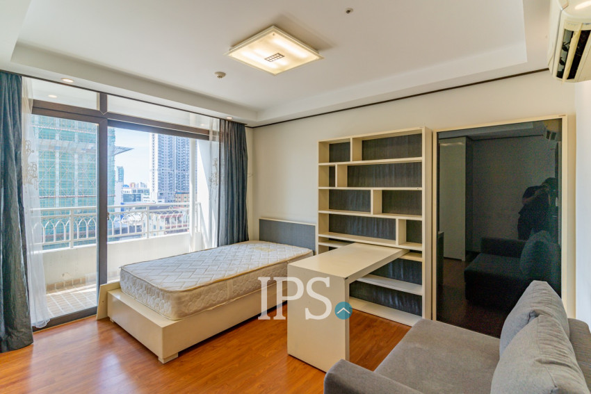 3 Bedroom Condo For Sale - De Castle Royal, BKK1, Phnom Penh