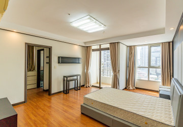 8th Floor 3 Bedroom Condo For Sale - De Castle Royal, BKK1, Phnom Penh thumbnail