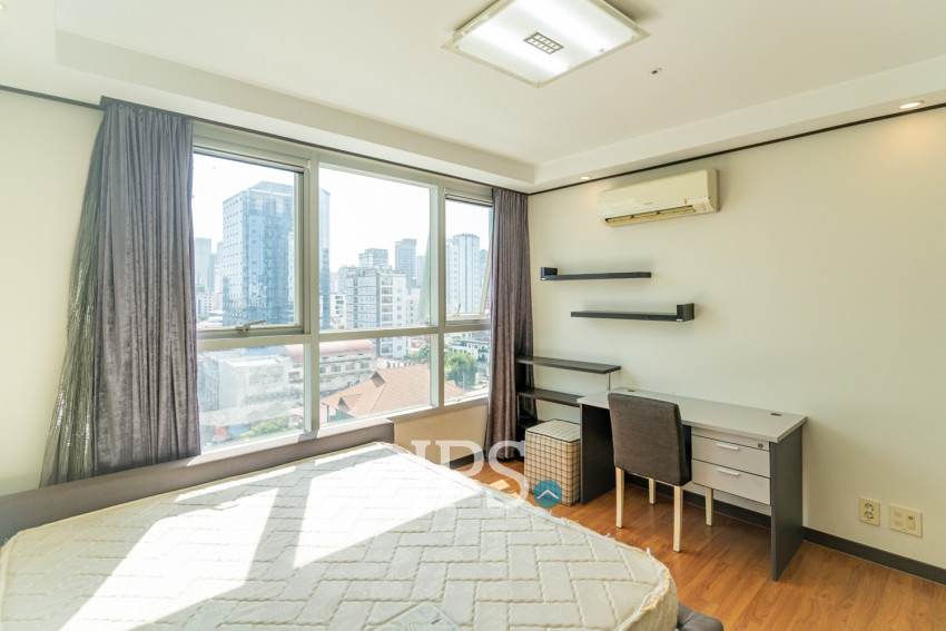 3 Bedroom Condo For Sale - De Castle Royal, BKK1, Phnom Penh