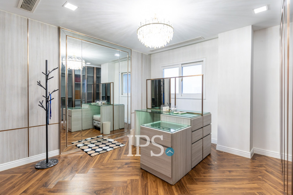 15th Floor 4 Bedroom Condo For Sale - De Castle Noblesse, Beoung Kak 1, Phnom Penh - Image 16 15th Floor 4 Bedroom Condo For Sale - De Castle Noblesse, Beoung Kak 1, Phnom Penh - Image 16