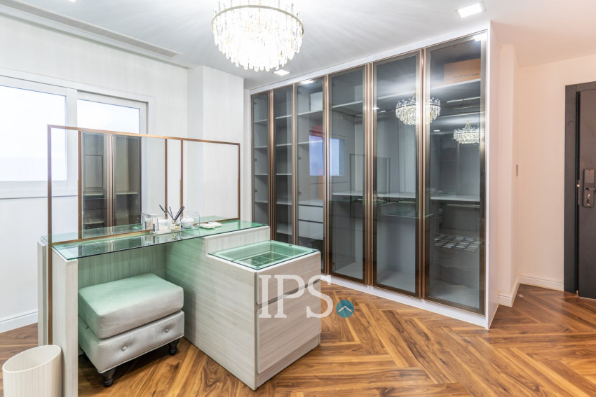 3 Bedroom Condo For Sale - De Castle Noblesse, Beoung Kak 1, Phnom Penh