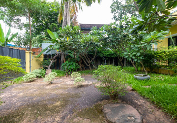 4 Bedroom Commercial Villa For Rent - Svay Dangkum, Siem Reap thumbnail