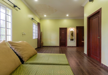 4 Bedroom Commercial Villa For Rent - Svay Dangkum, Siem Reap thumbnail