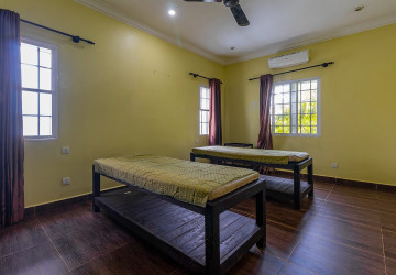 4 Bedroom Commercial Villa For Rent - Svay Dangkum, Siem Reap thumbnail