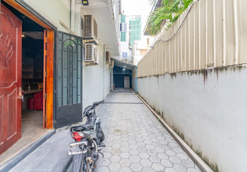 3 Storey Shophouse For Rent - Beoung Raing, Phnom Penh thumbnail