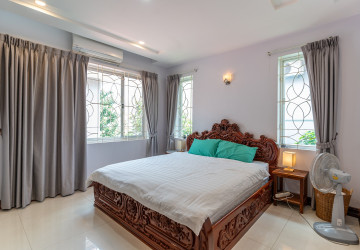 4 Bedroom Villa For Rent - Tonle Bassac, Phnom Penh thumbnail