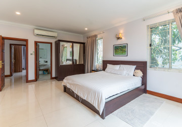 4 Bedroom Villa For Rent - Tonle Bassac, Phnom Penh thumbnail