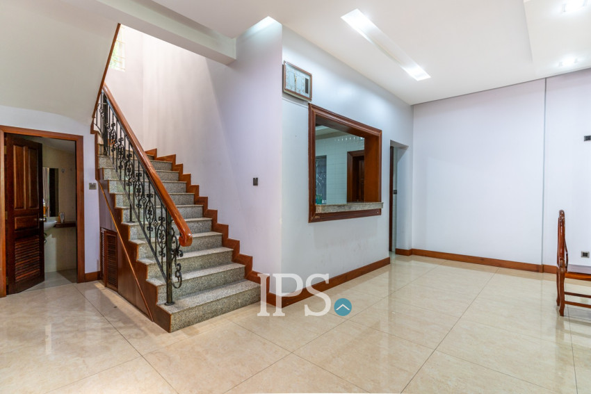 4 Bedroom Villa For Rent - Tonle Bassac, Phnom Penh