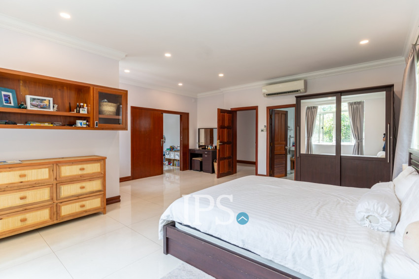 4 Bedroom Villa For Rent - Tonle Bassac, Phnom Penh