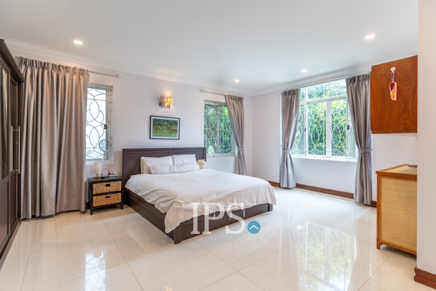 4 Bedroom Villa For Rent - Tonle Bassac, Phnom Penh