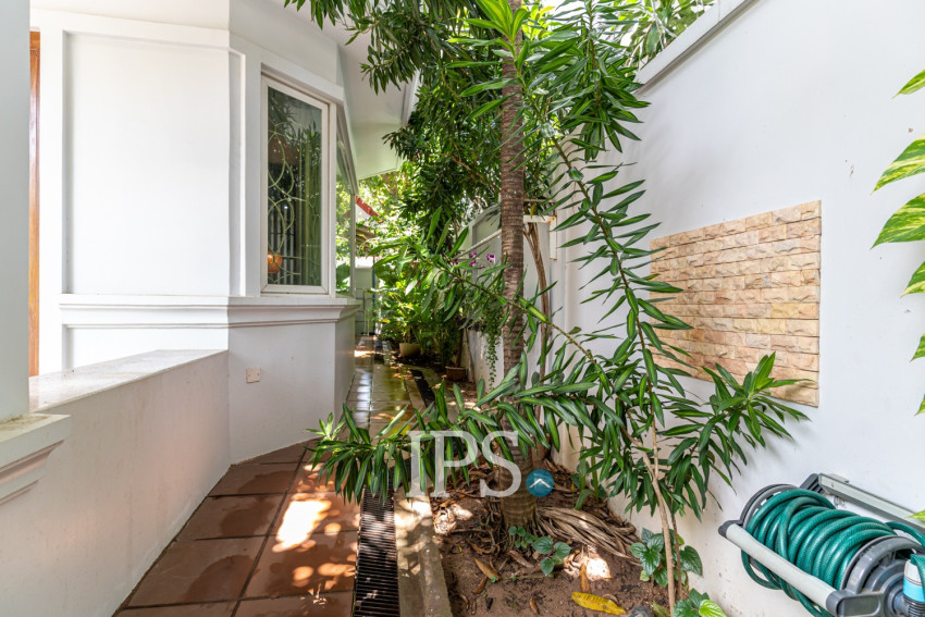 4 Bedroom Villa For Rent - Tonle Bassac, Phnom Penh