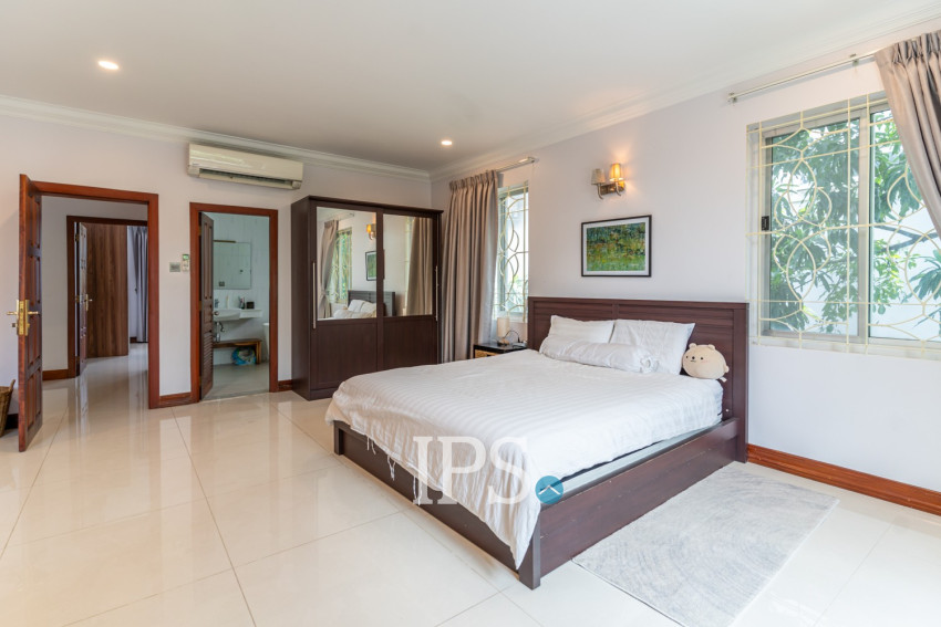 4 Bedroom Villa For Rent - Tonle Bassac, Phnom Penh