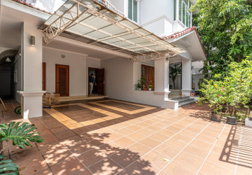 4 Bedroom Villa For Rent - Tonle Bassac, Phnom Penh thumbnail