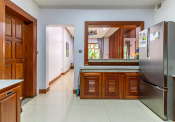 4 Bedroom Villa For Rent - Tonle Bassac, Phnom Penh thumbnail