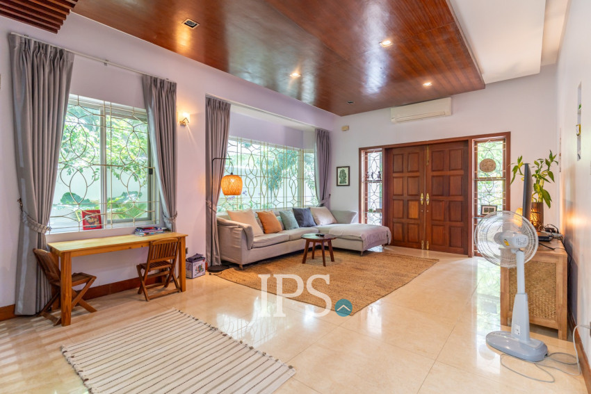 4 Bedroom Villa For Rent - Tonle Bassac, Phnom Penh