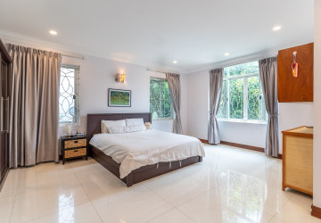 4 Bedroom Villa For Rent - Tonle Bassac, Phnom Penh thumbnail