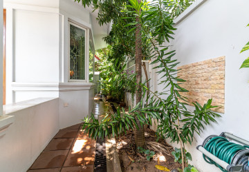 4 Bedroom Villa For Rent - Tonle Bassac, Phnom Penh thumbnail