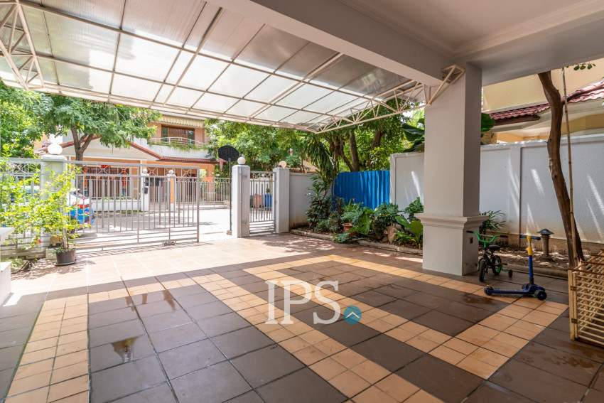 4 Bedroom Villa For Rent - Tonle Bassac, Phnom Penh