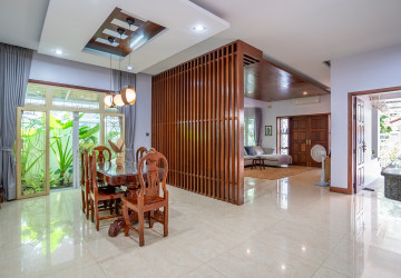 4 Bedroom Villa For Rent - Tonle Bassac, Phnom Penh thumbnail