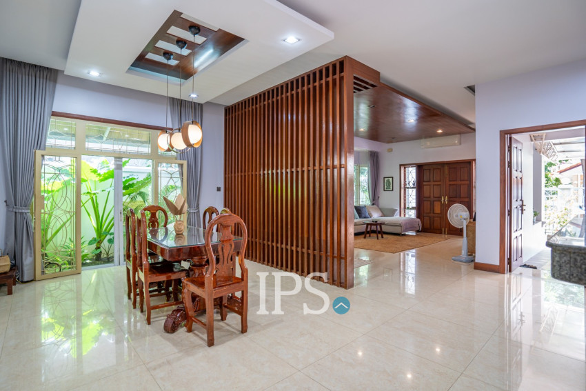 4 Bedroom Villa For Rent - Tonle Bassac, Phnom Penh