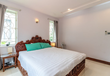 4 Bedroom Villa For Rent - Tonle Bassac, Phnom Penh thumbnail