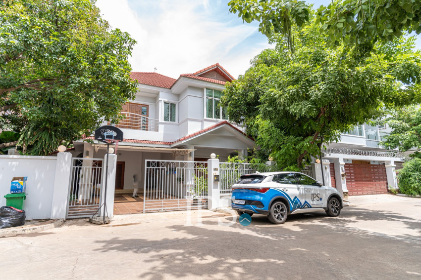 4 Bedroom Villa For Rent - Tonle Bassac, Phnom Penh