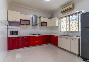 4 Bedroom Villa For Rent - Tonle Bassac, Phnom Penh thumbnail