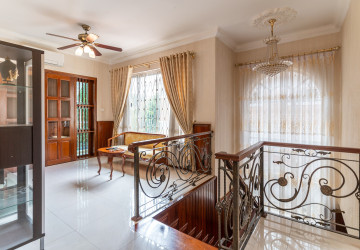 4 Bedroom Villa For Rent - Tonle Bassac, Phnom Penh thumbnail