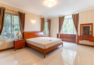 4 Bedroom Villa For Rent - Tonle Bassac, Phnom Penh thumbnail