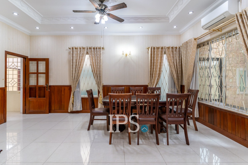 4 Bedroom Villa For Rent - Tonle Bassac, Phnom Penh