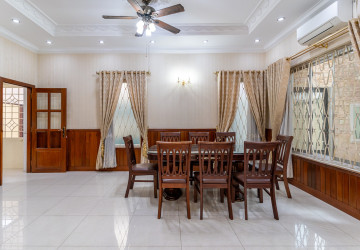 4 Bedroom Villa For Rent - Tonle Bassac, Phnom Penh thumbnail