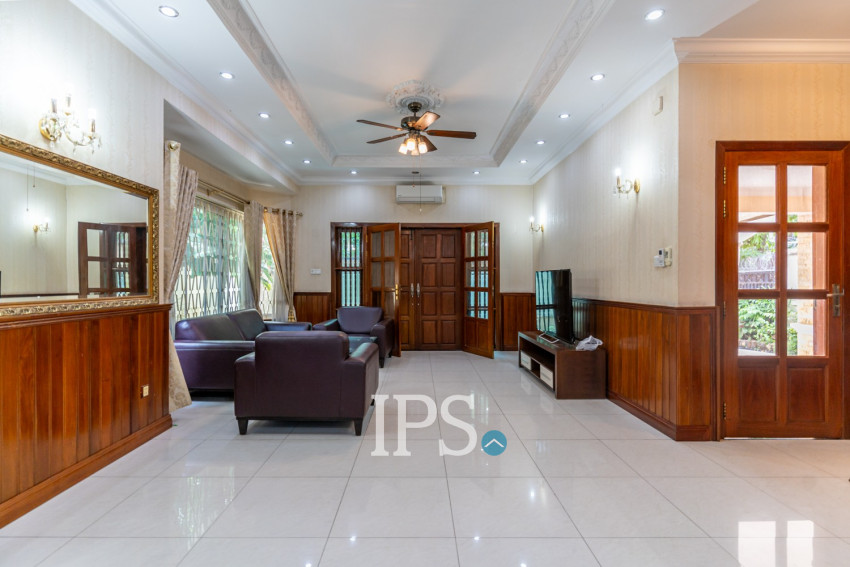 4 Bedroom Villa For Rent - Tonle Bassac, Phnom Penh