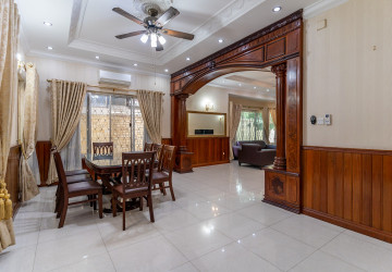 4 Bedroom Villa For Rent - Tonle Bassac, Phnom Penh thumbnail