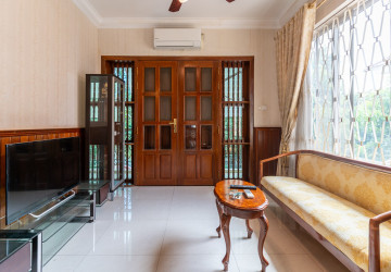 4 Bedroom Villa For Rent - Tonle Bassac, Phnom Penh thumbnail