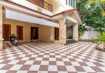 4 Bedroom Villa For Rent - Tonle Bassac, Phnom Penh thumbnail