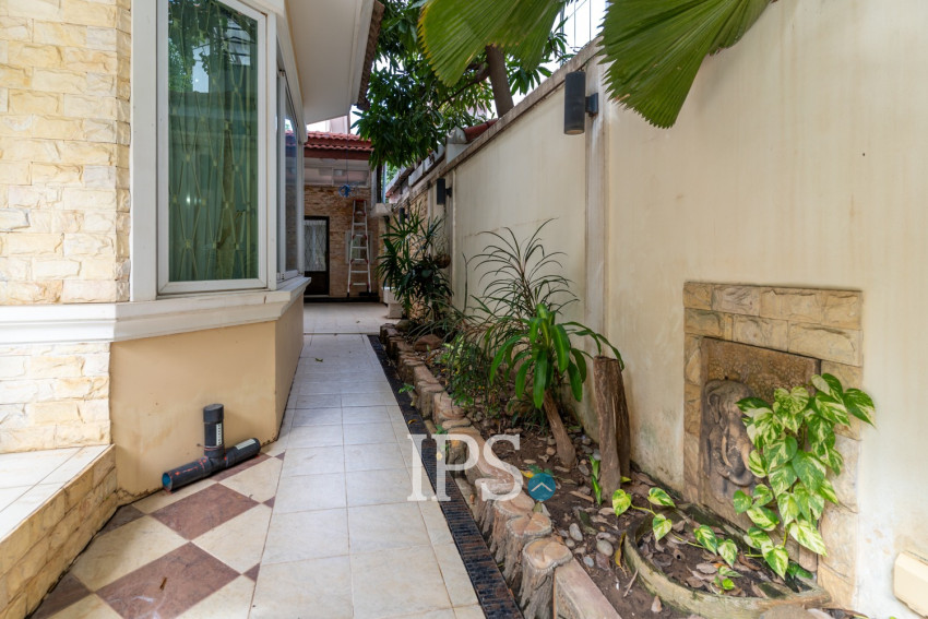 4 Bedroom Villa For Rent - Tonle Bassac, Phnom Penh