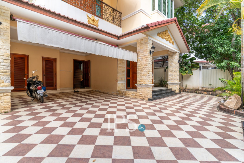 4 Bedroom Villa For Rent - Tonle Bassac, Phnom Penh