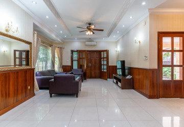 4 Bedroom Villa For Rent - Tonle Bassac, Phnom Penh thumbnail