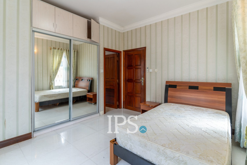 4 Bedroom Villa For Rent - Tonle Bassac, Phnom Penh