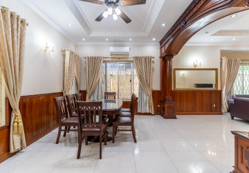 4 Bedroom Villa For Rent - Tonle Bassac, Phnom Penh thumbnail