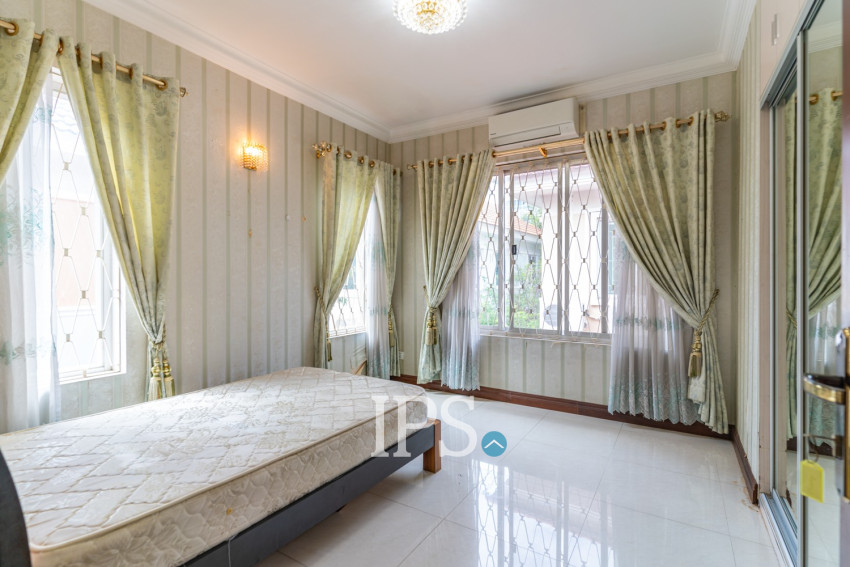 4 Bedroom Villa For Rent - Tonle Bassac, Phnom Penh