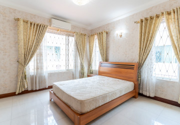 4 Bedroom Villa For Rent - Tonle Bassac, Phnom Penh thumbnail