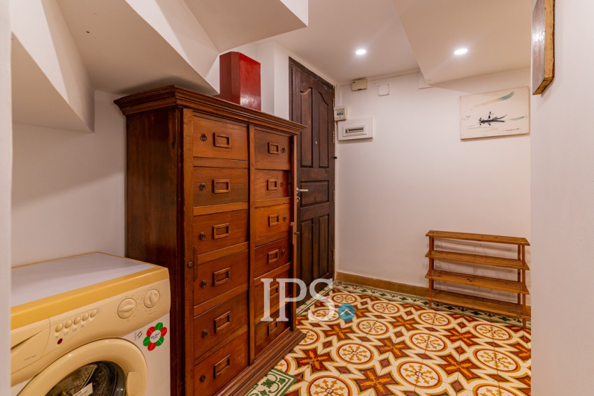 Renovated Loft 1 Bedroom Apartment For Rent - Phsar Chas, Phnom Penh