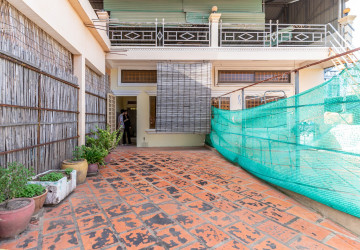 4 Bedroom Shophouse For Rent - BKK1, Phnom Penh thumbnail