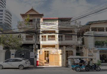 4 Bedroom Shophouse For Rent - BKK1, Phnom Penh thumbnail