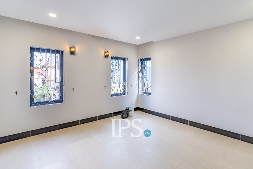 4 Bedroom Flat For Rent - Teuk Thla, Phnom Penh