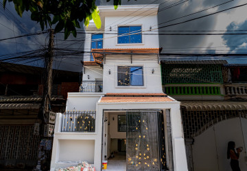 4 Bedroom Flat For Rent - Teuk Thla, Phnom Penh thumbnail