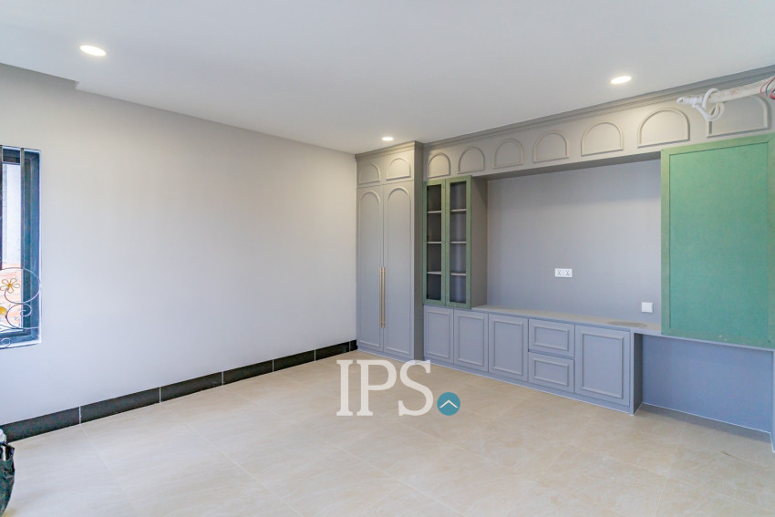 4 Bedroom Flat For Rent - Teuk Thla, Phnom Penh