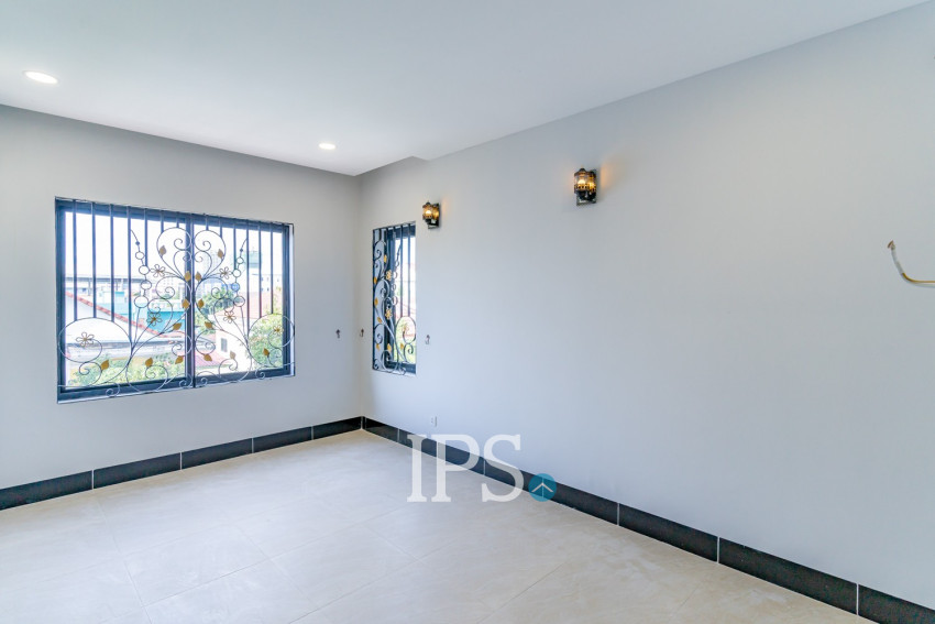 4 Bedroom Flat For Rent - Teuk Thla, Phnom Penh